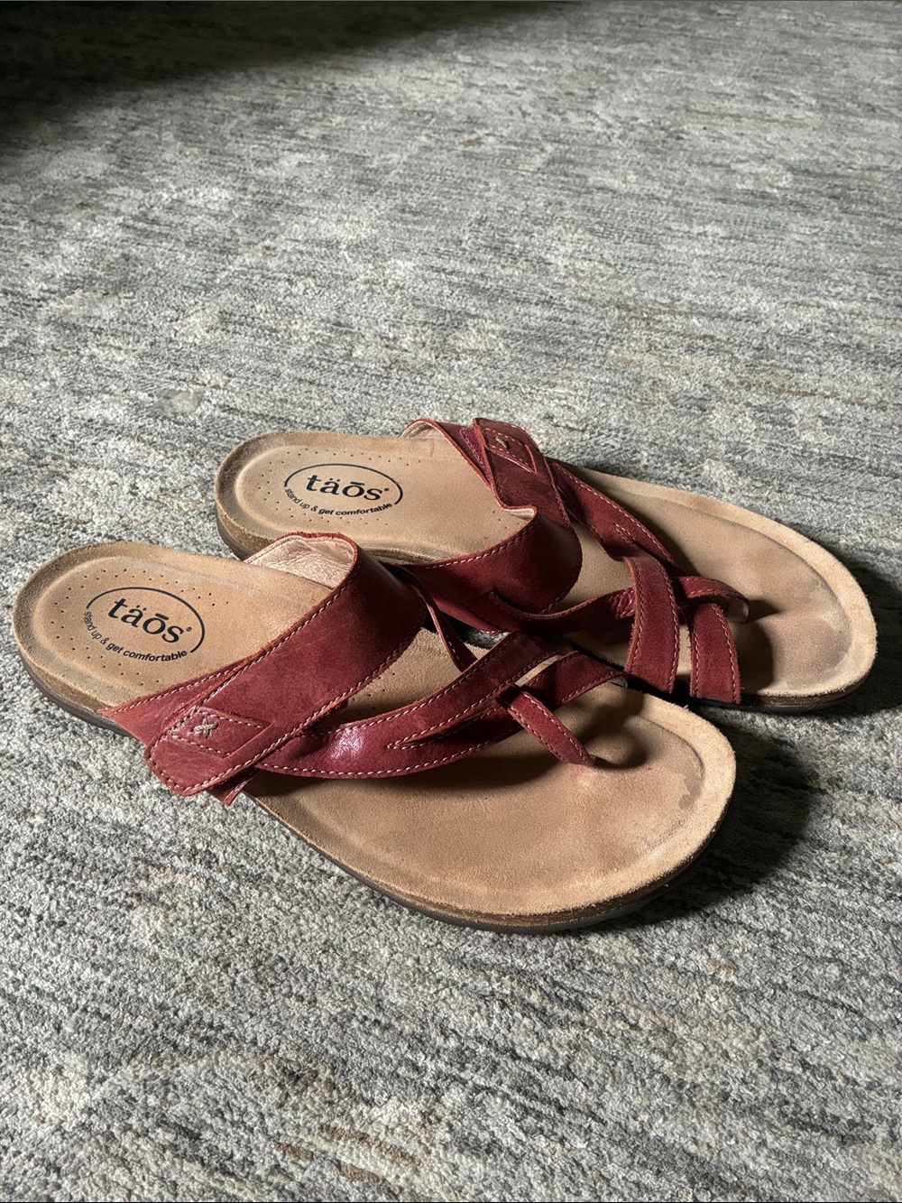 Taos Footwear Burgundy Leather Toe-Loop Sandals for Women - size 11